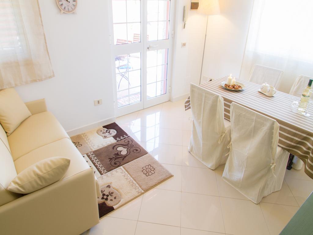 Gelso Bianco Apartments Campofelice Di Roccella Eksteriør billede