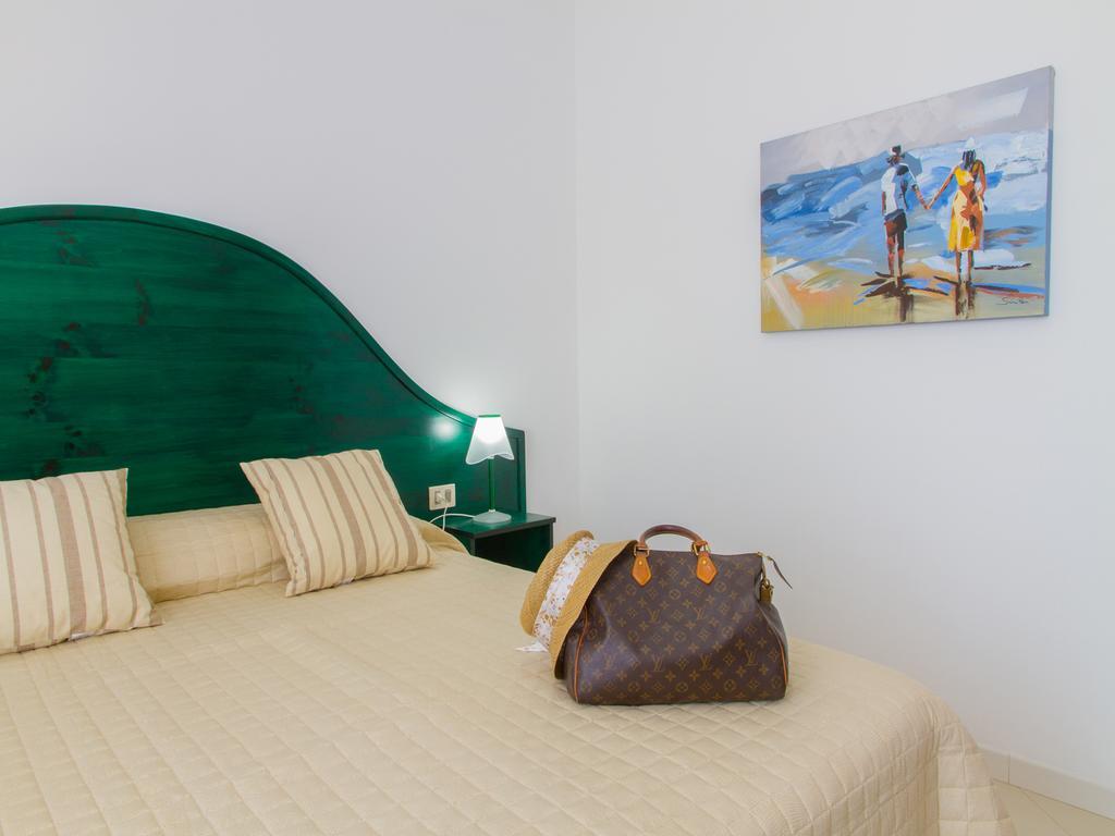 Gelso Bianco Apartments Campofelice Di Roccella Eksteriør billede