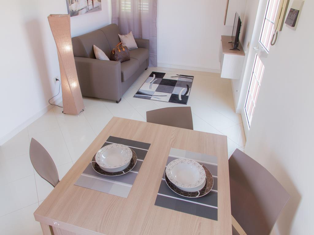 Gelso Bianco Apartments Campofelice Di Roccella Eksteriør billede