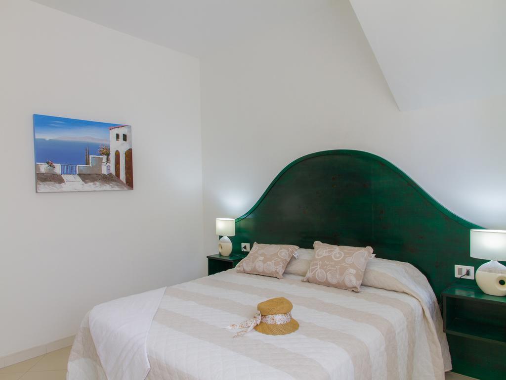 Gelso Bianco Apartments Campofelice Di Roccella Eksteriør billede