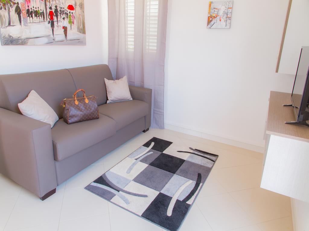 Gelso Bianco Apartments Campofelice Di Roccella Eksteriør billede