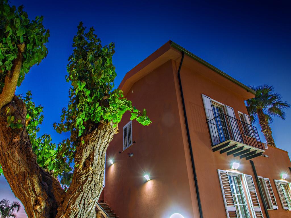 Gelso Bianco Apartments Campofelice Di Roccella Eksteriør billede