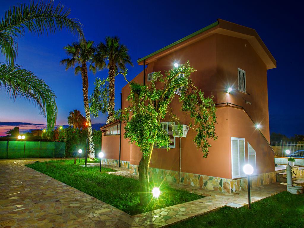 Gelso Bianco Apartments Campofelice Di Roccella Eksteriør billede